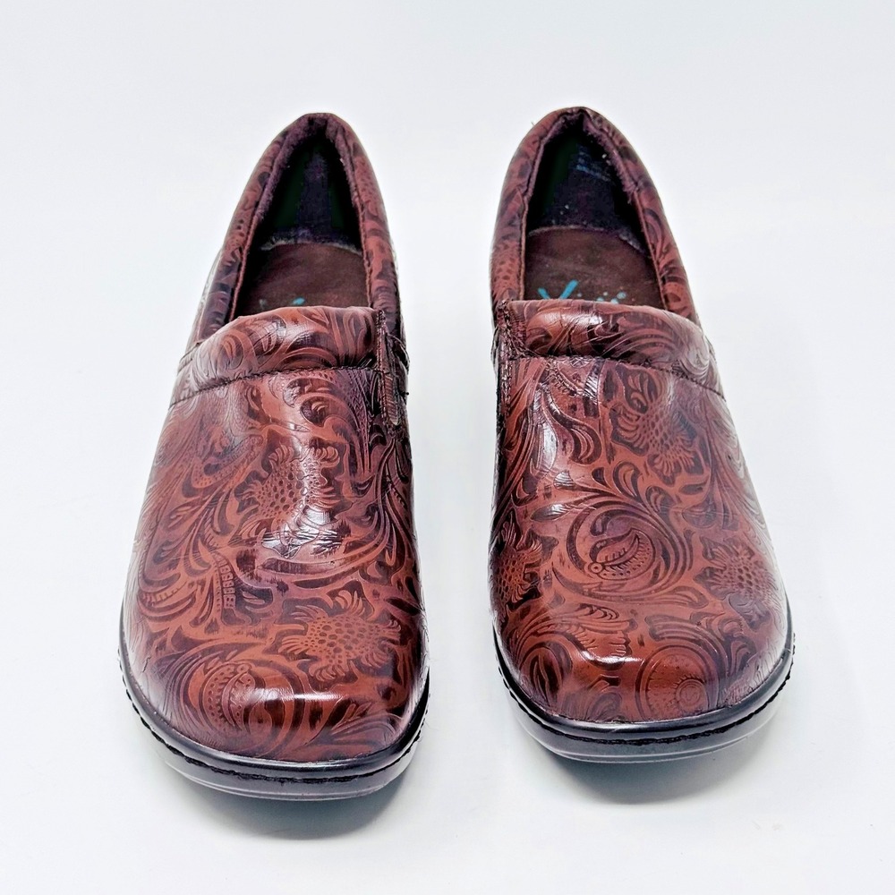 Yūū Shoes Women's Size 8 Brown‎ Tooled Floral Slip On Comfort Clogs
